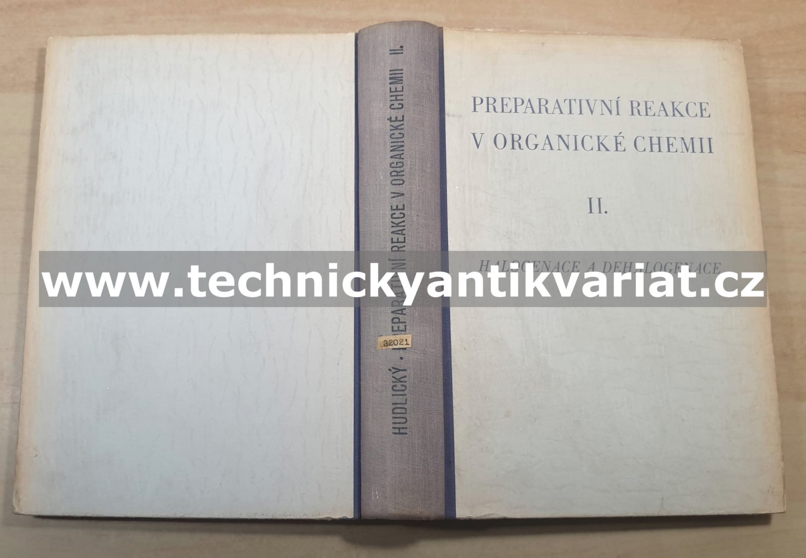Preparativní reakce v organické chemii II. Halogenace a dehalogenace (1955)