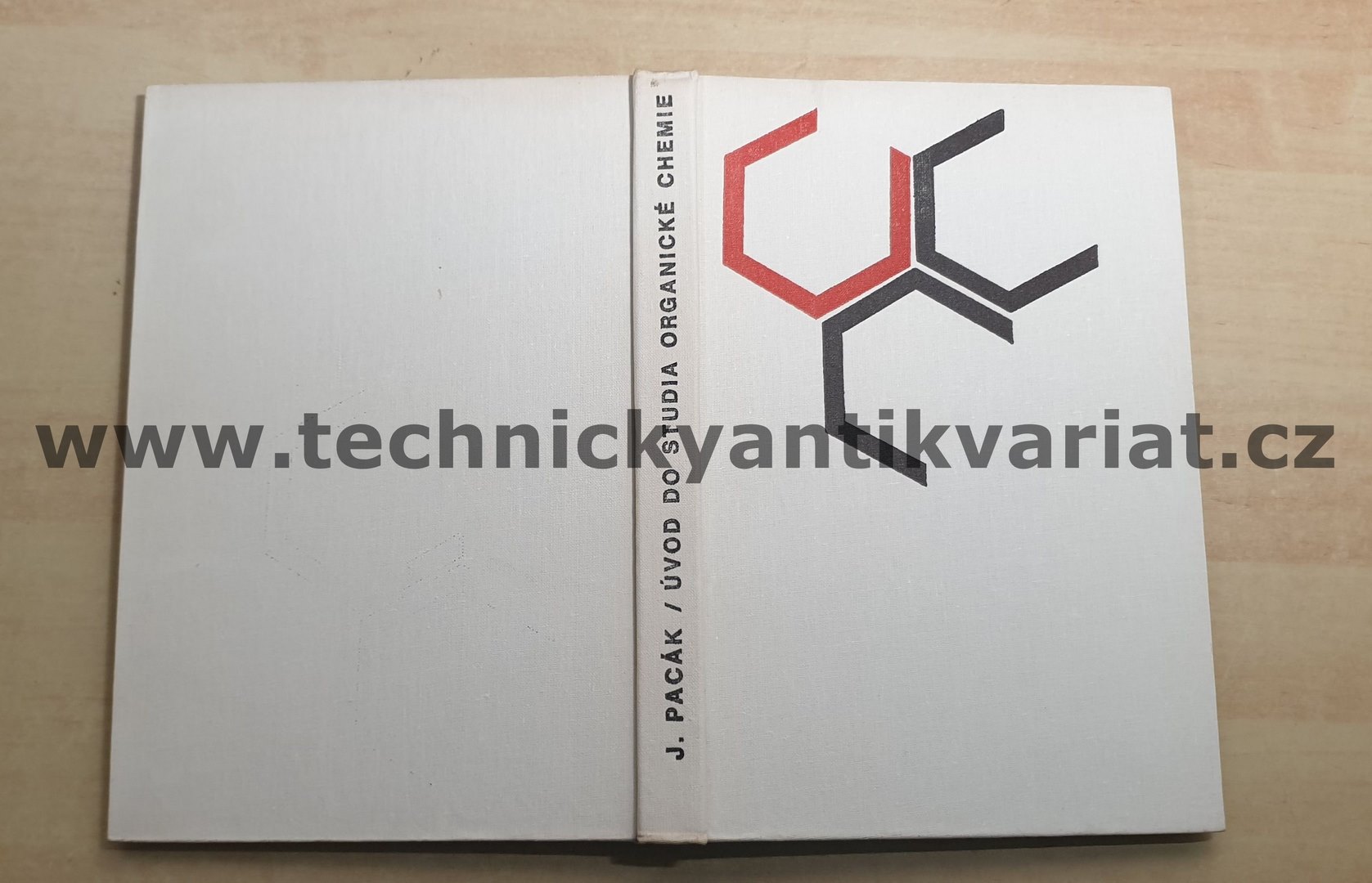 Úvod do studia organické chemie - J. Pacák (1982)