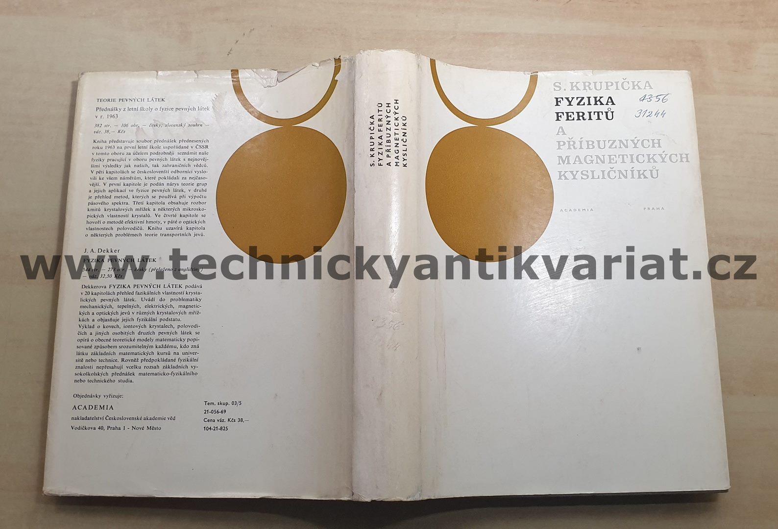 Fyzika feritů a příbuzných magnetických kysličníků - Svatopluk Krupička (1969)