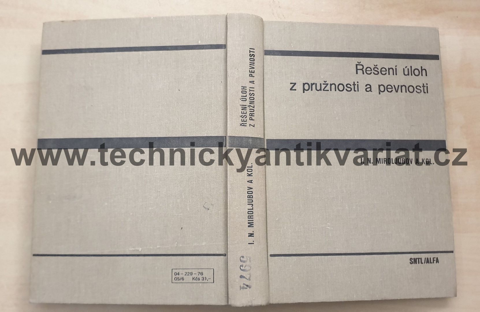 Řešení úloh z pružnosti a pevnosti - L. N. Miroljubov (1976)
