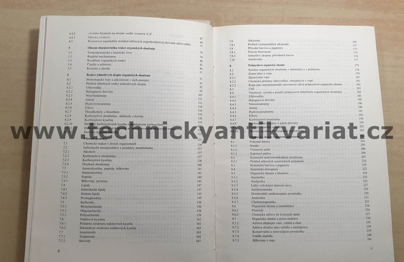 Úvod do studia organické chemie - J. Pacák (1982)