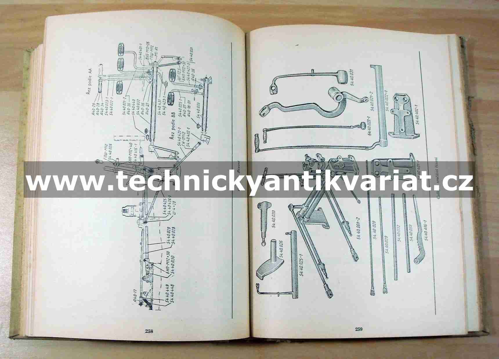 Traktor DT54A, DT55A