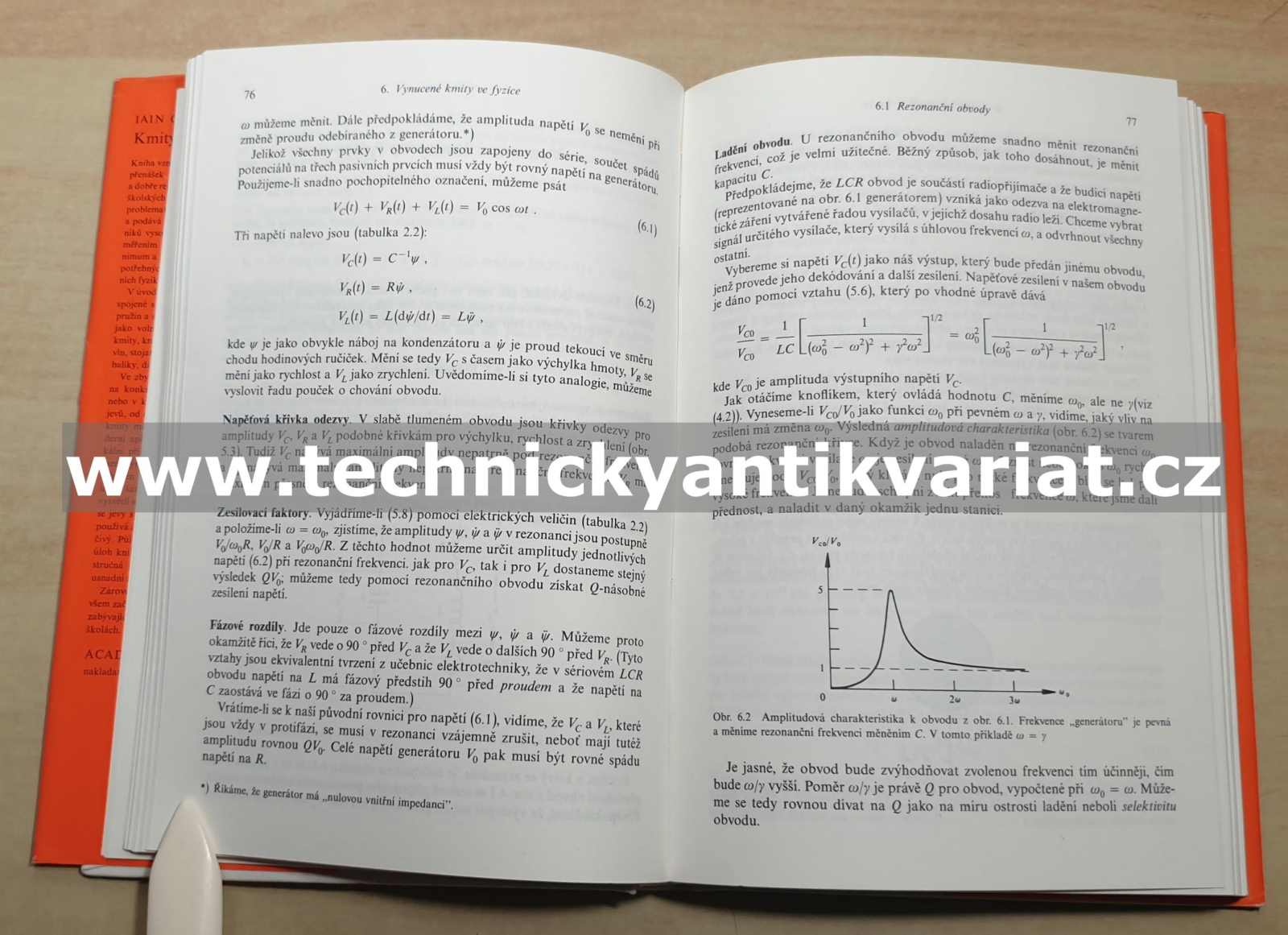 Kmity a vlny ve fyzice - Iain G. Main (1990)