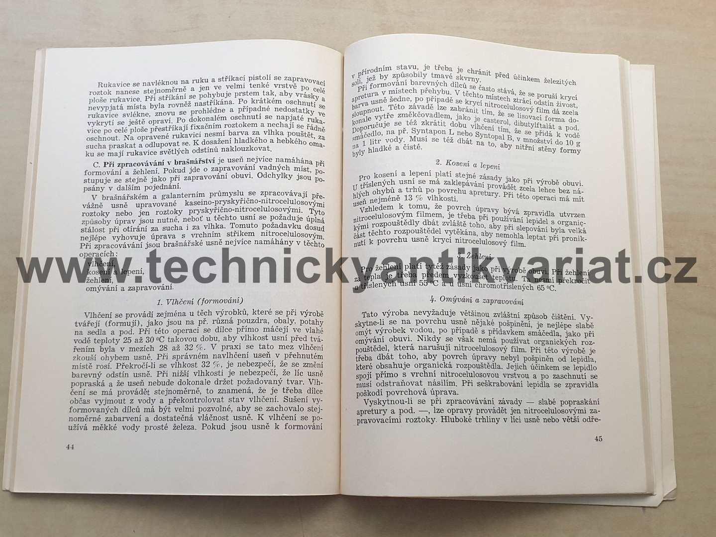 Povrchová úprava usní a kožených výrobků - V.Pektor, J.Ondráček (1956)