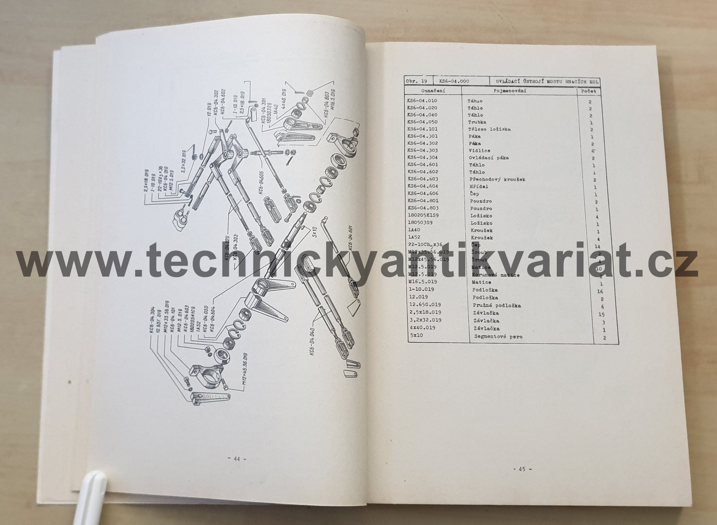 Samohybný sklízeč bulev KC 6 - katalog součástí (1977)