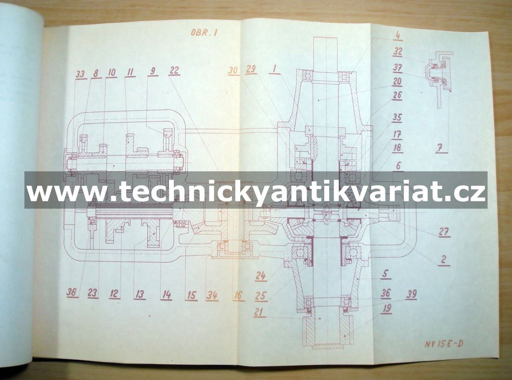 Silniční motorový válec NV15E-D