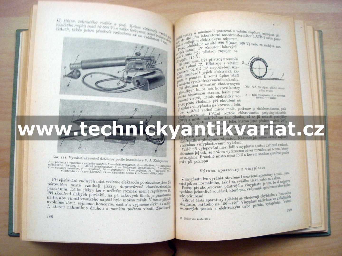Nekovové chemické odolné materiály