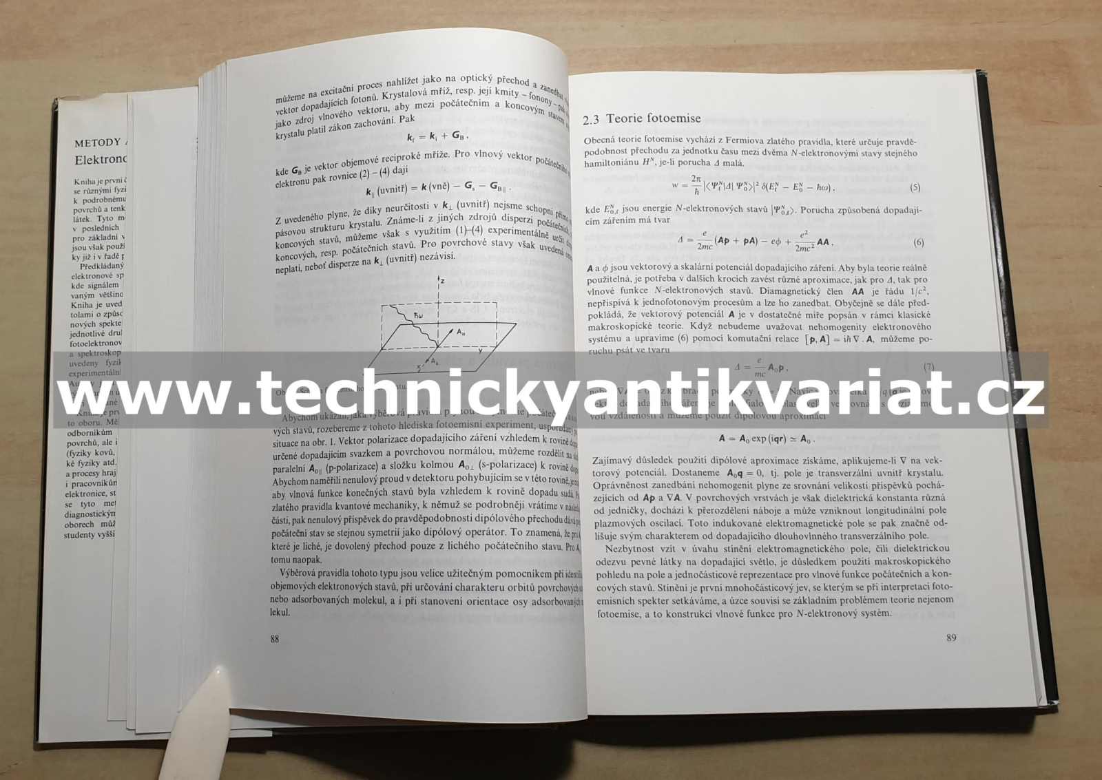 Metody analýzy povrchů elektronová spektroskopie (1990)
