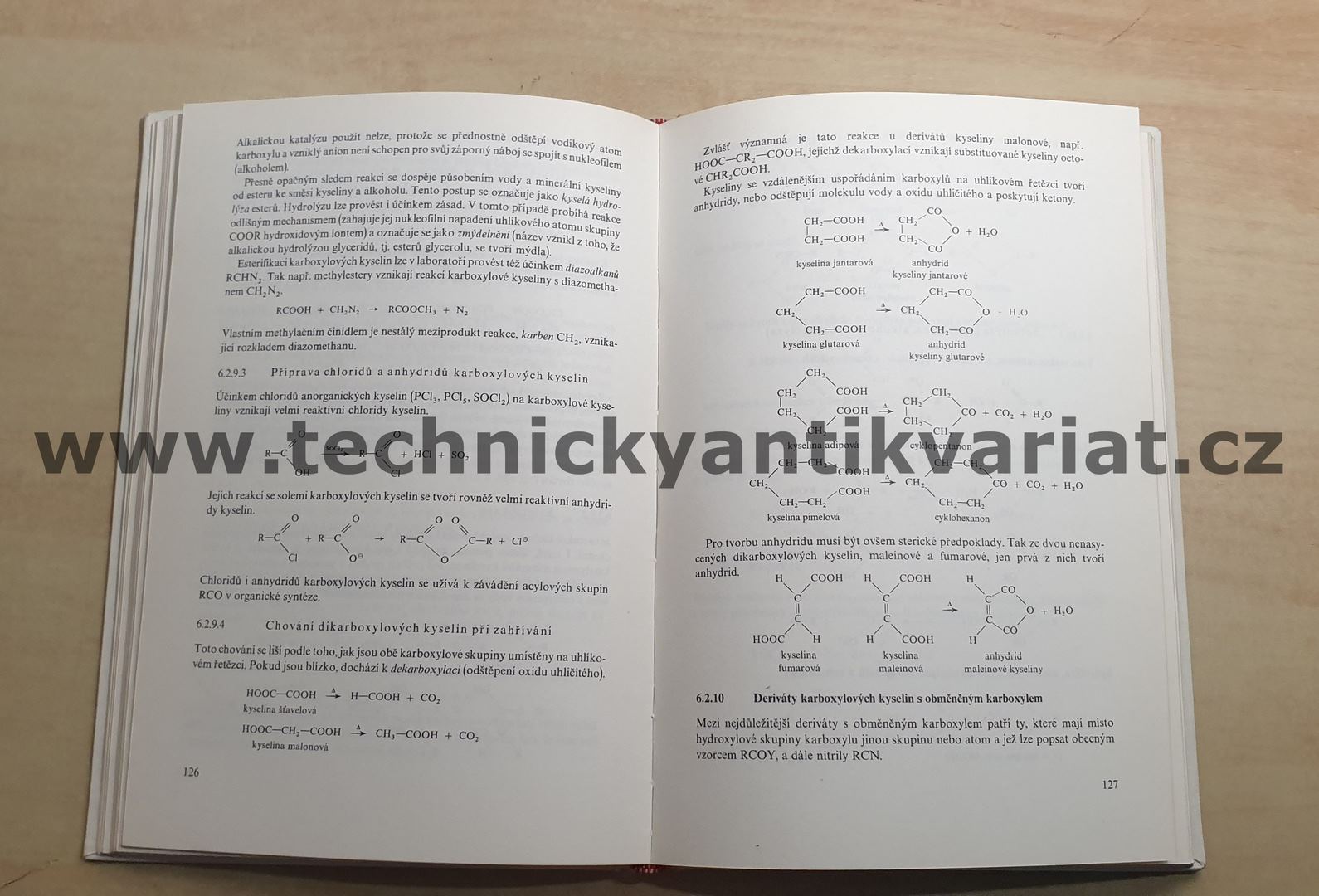 Úvod do studia organické chemie - J. Pacák (1982)