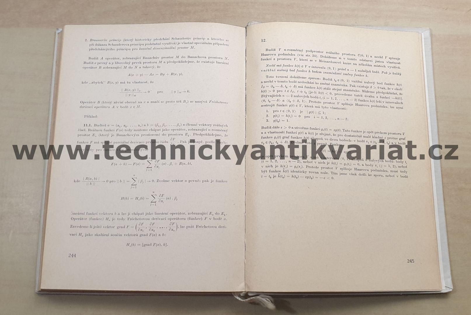 Aproximace funkcí - Gunter Meinardus (1968)